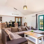 Boris Villa *